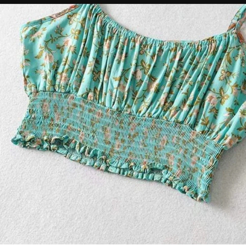 💕Sale💕 2-piece crop and pants - Picture 11 of 15